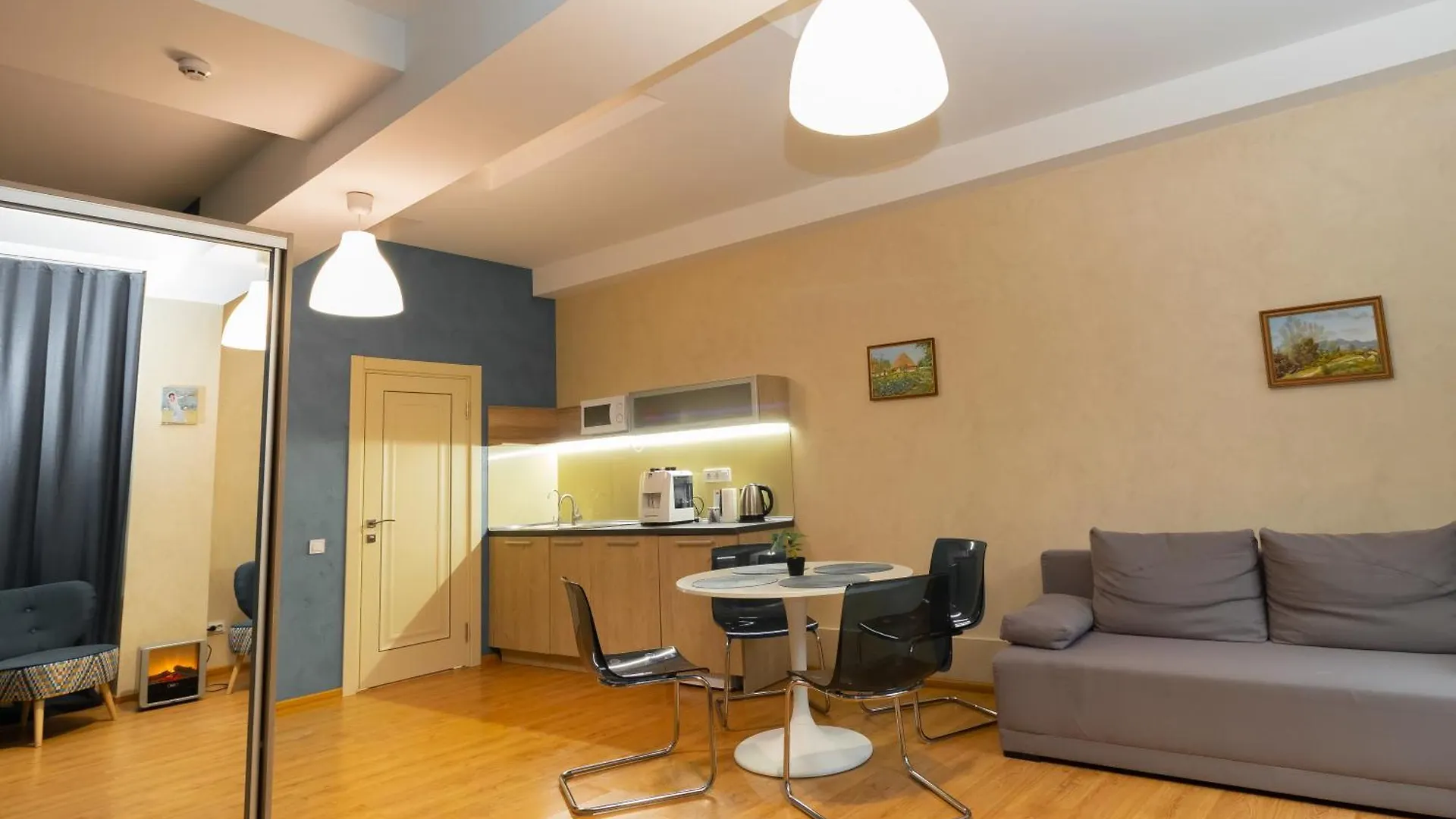 Stories Hub Aparthotel Lviv