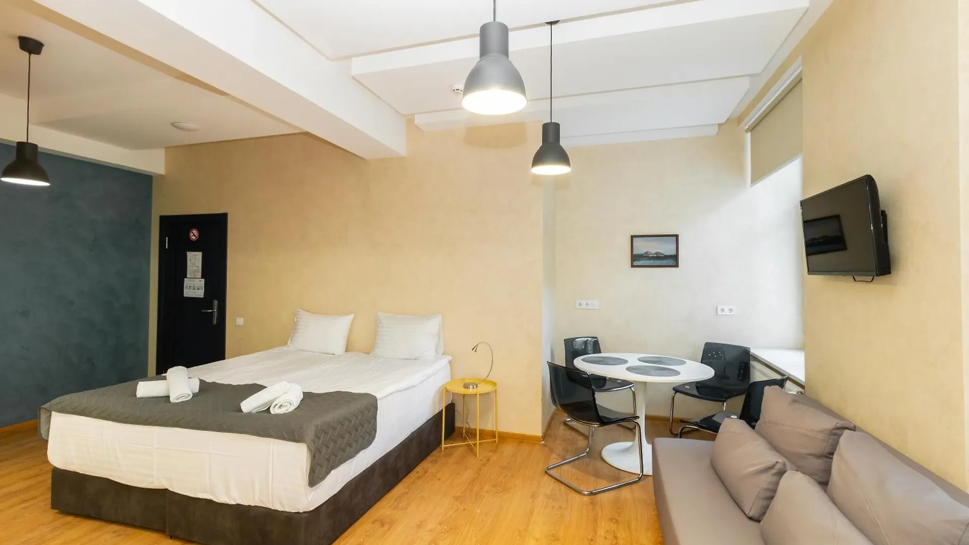 Stories Hub Aparthotel Lviv 3*,