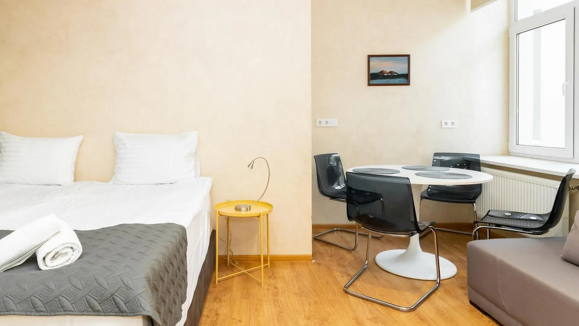 Stories Hub Aparthotel Lviv 3*,